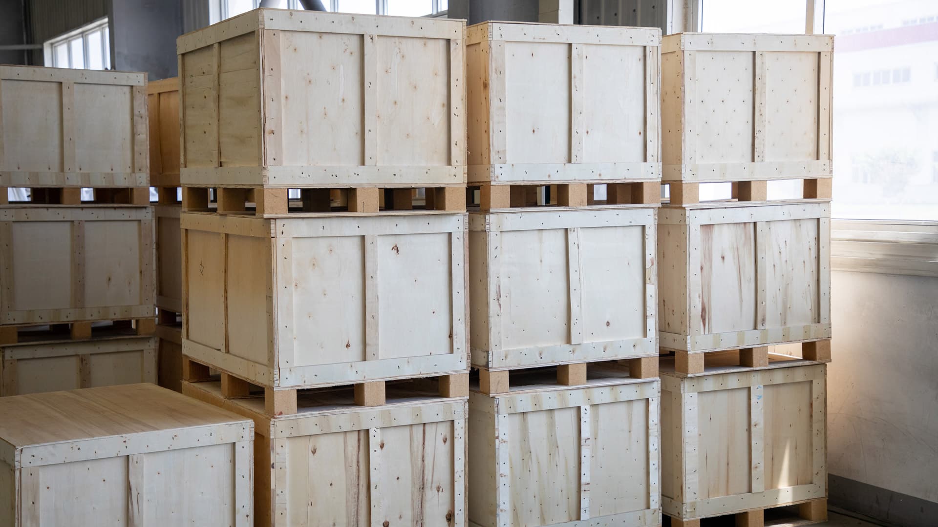 Custom crates with cost-effective strength and durability